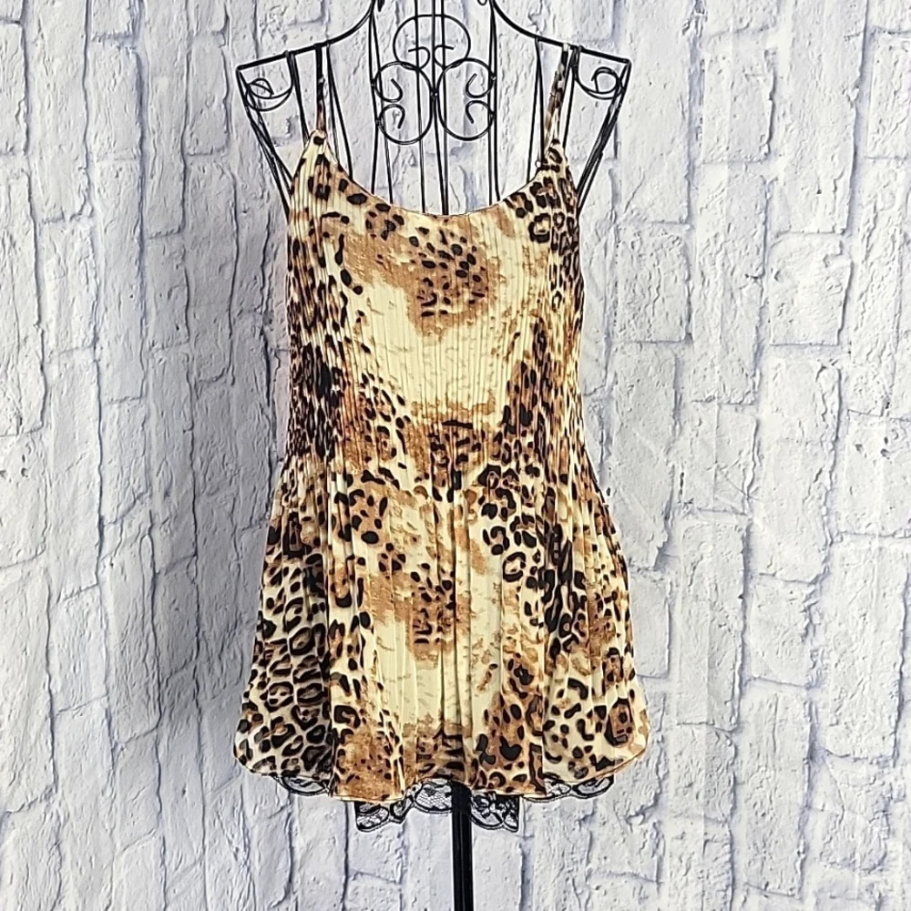 Davi & Dani Leopard Print Flowy Crinkle Lacey Blo… - image 1